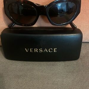 Versace women’s sunglasses 🕶️